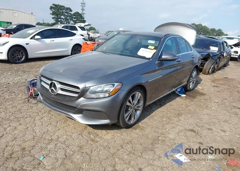 2018 Mercedes-Benz C 300 из США, поврежденный, VIN 55SWF4JB2JU248297